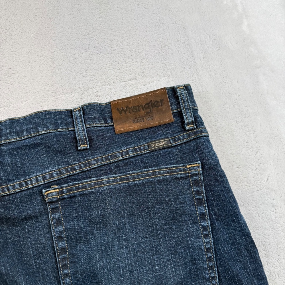 Wrangler Regular Fit Men's Jeans, Dark Wash Denim, Size 40x30 - Picture 6 of 8